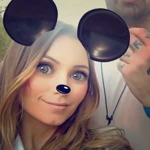 Meet your Posher, Leila